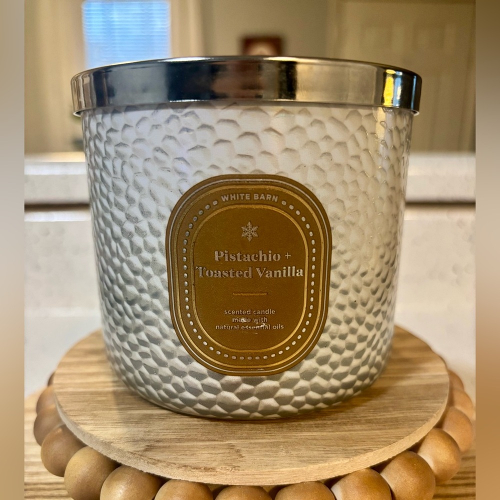 White Barn by BBW Candle Pistachio + Toasted Vanilla